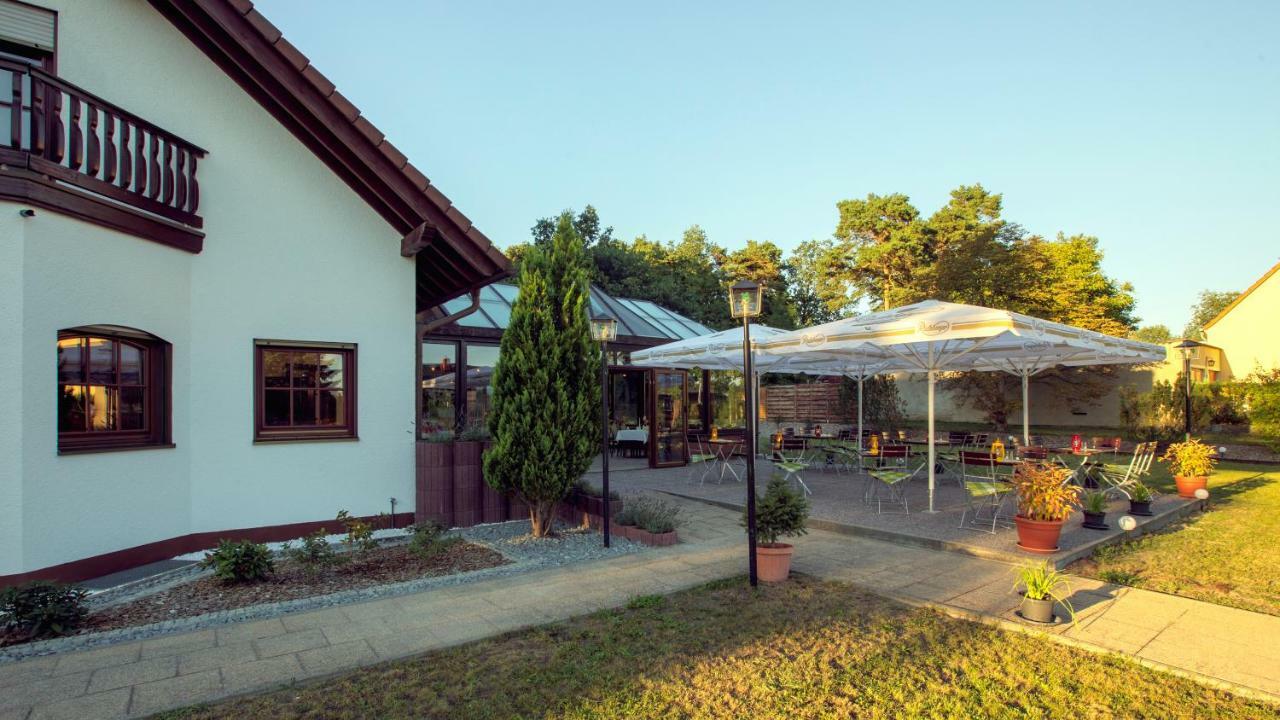Lokal Genial Pension & Restaurant Beelitz Extérieur photo